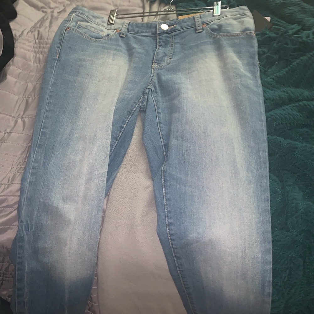 BRAND NEW SKINNY JEANS